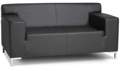 Sofá de 2 plazas con aspecto de cuero negro.