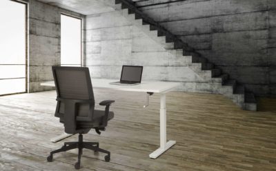 Desk Teez Slinger sit/stand adjustable wide 160CM deep 80CM80CM top color Cherry frame color Black (RAL9005)